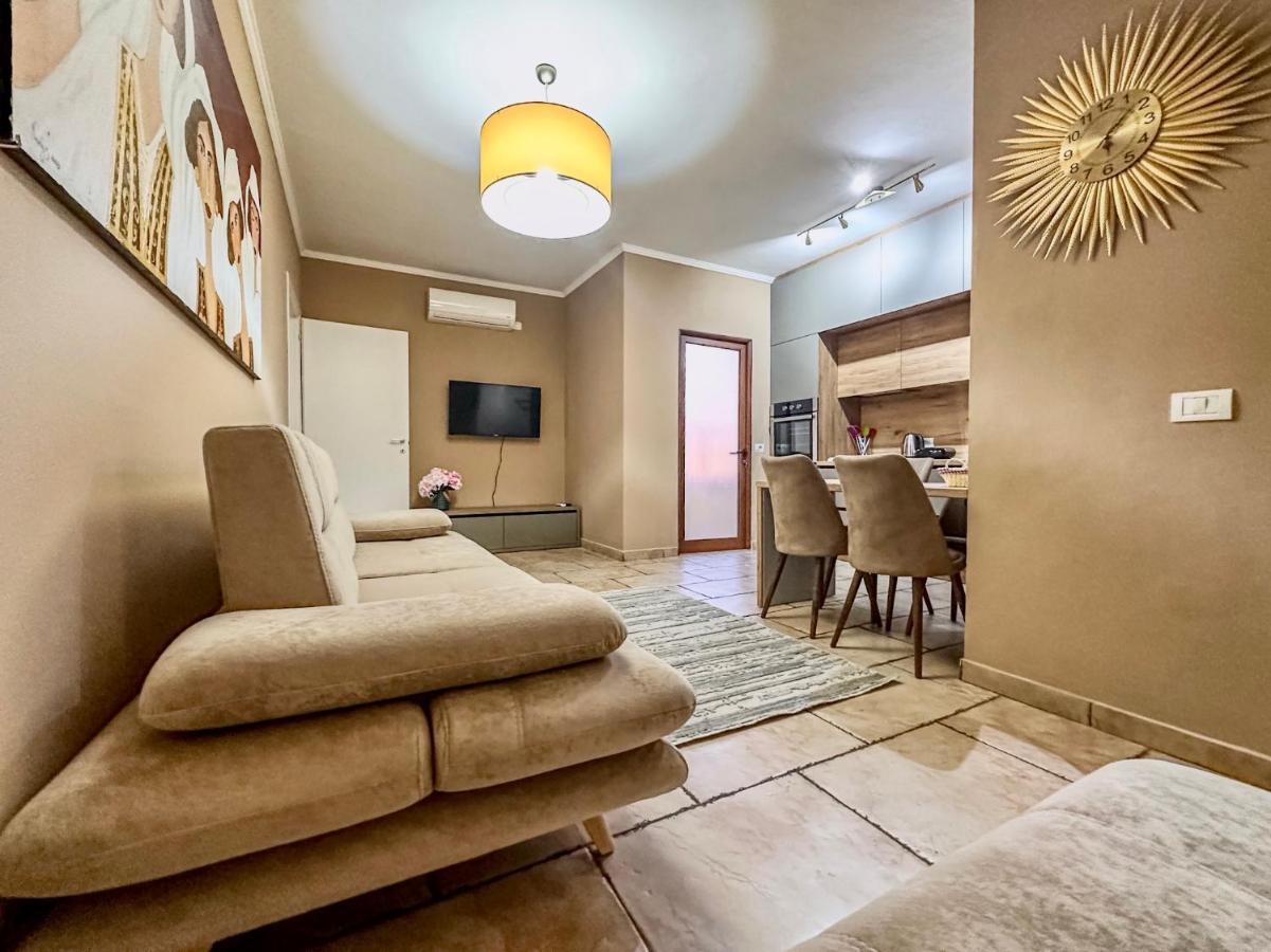 Amos City Center Apartment טיראנה מראה חיצוני תמונה